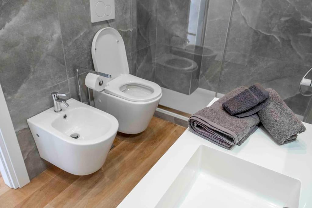 Duomo 10 Min- Attico Con Doppio Terrazzo Appartement